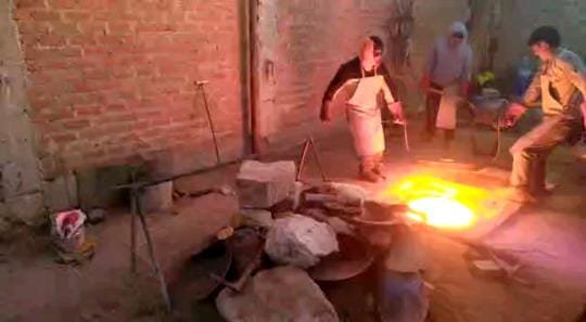 Persona trabajando en oficina